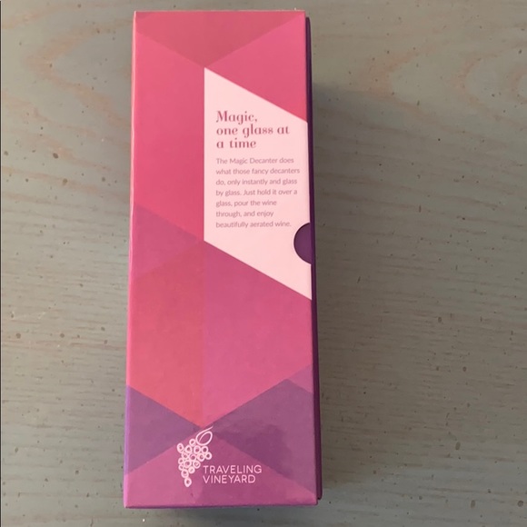 Traveling Vineyard New Magic Decanter for red wine - Picture 2 of 5